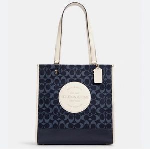 COACH Dempsey Tote bag in signature jacquard with patch
